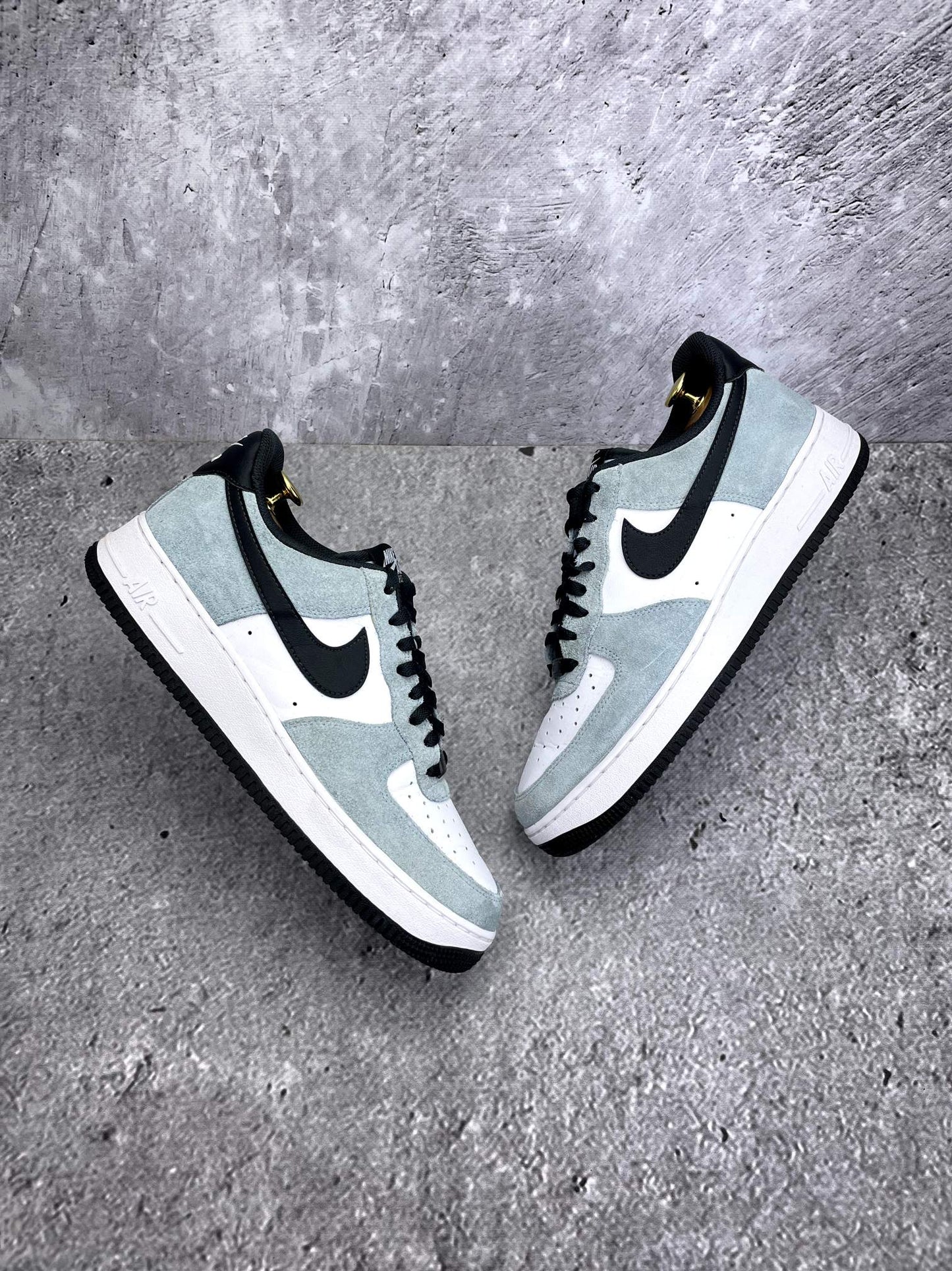 Nike Air Force 1 '07 LV8 Light Armory Blue - buty sportowe, widok z góry na zewnętrzną stronę butów