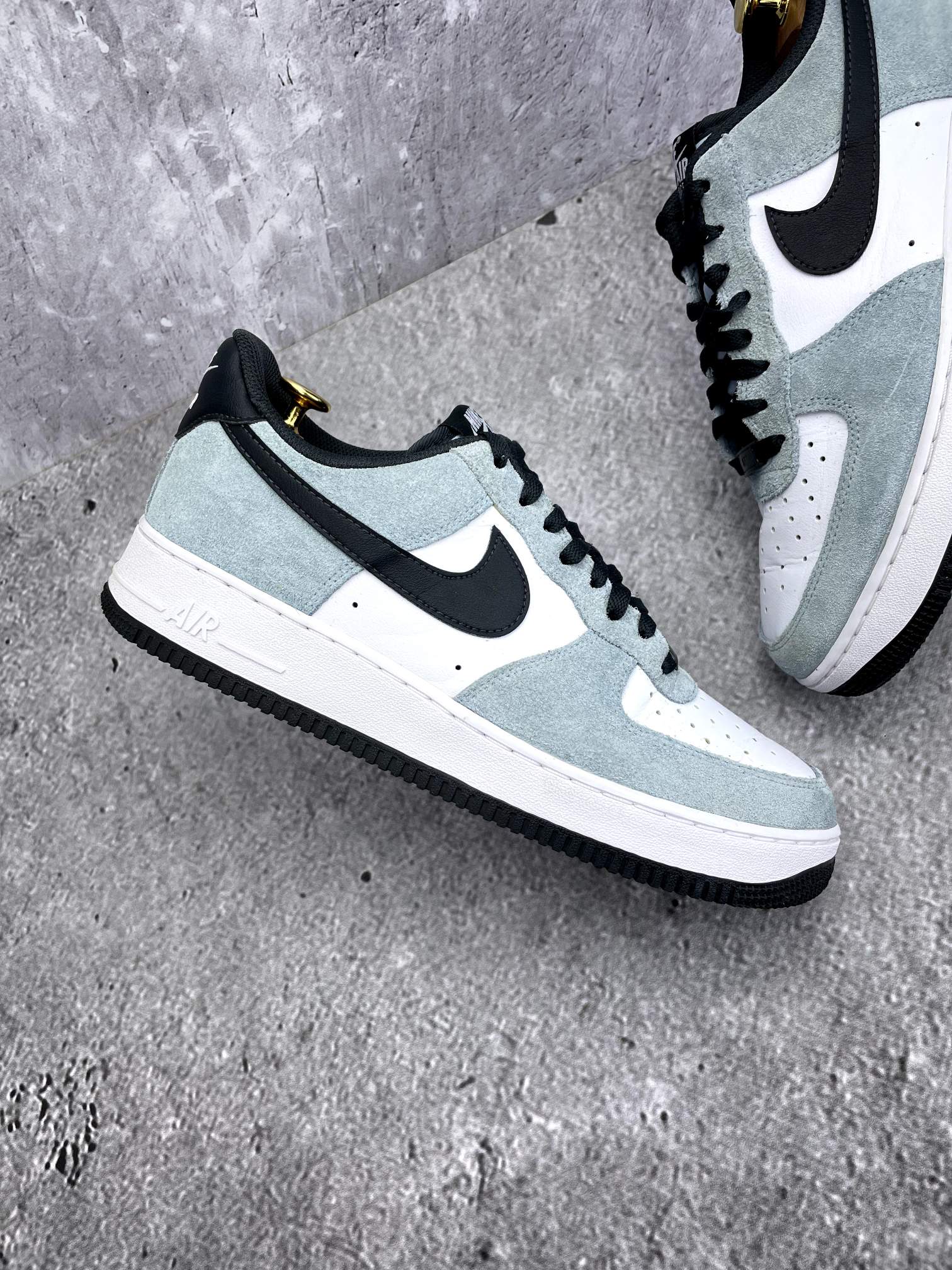 Nike Air Force 1 '07 LV8 Light Armory Blue - buty sportowe, zewnętrzny panel prawego buta