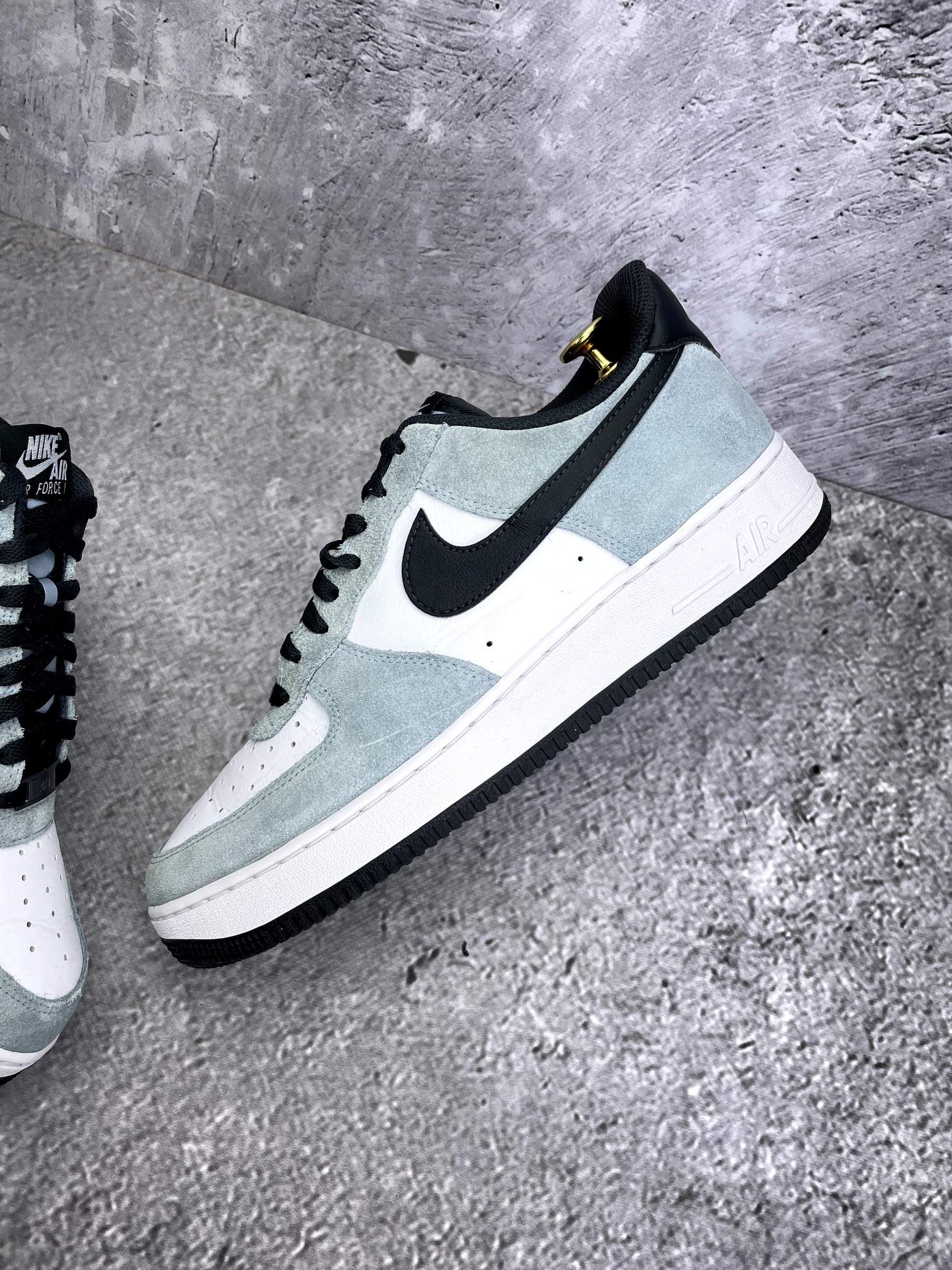 Nike Air Force 1 '07 LV8 Light Armory Blue - buty sportowe, zewnętrzny panel lewego buta