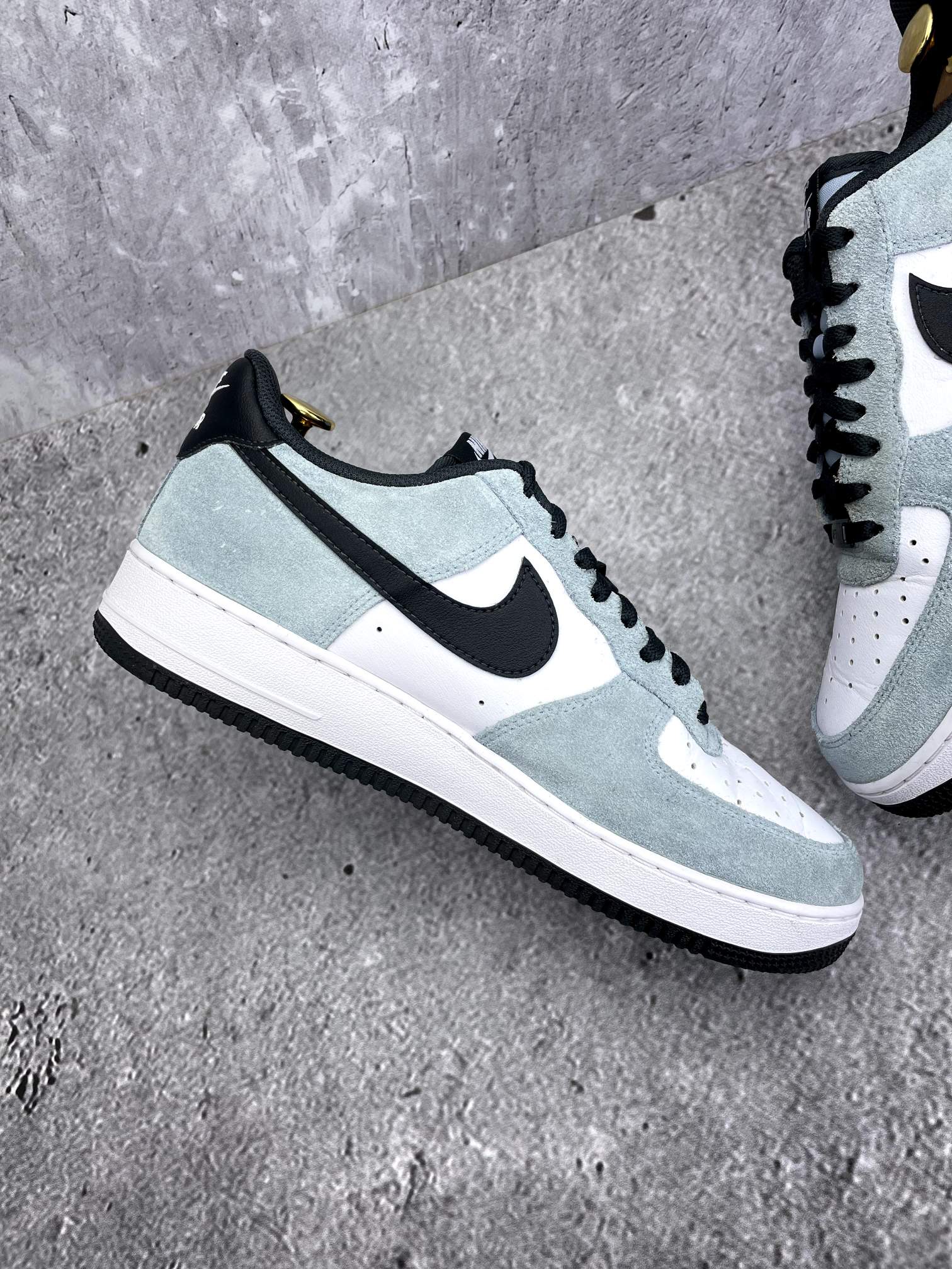 Nike Air Force 1 '07 LV8 Light Armory Blue - buty sportowe, wewnętrzny panel lewego buta