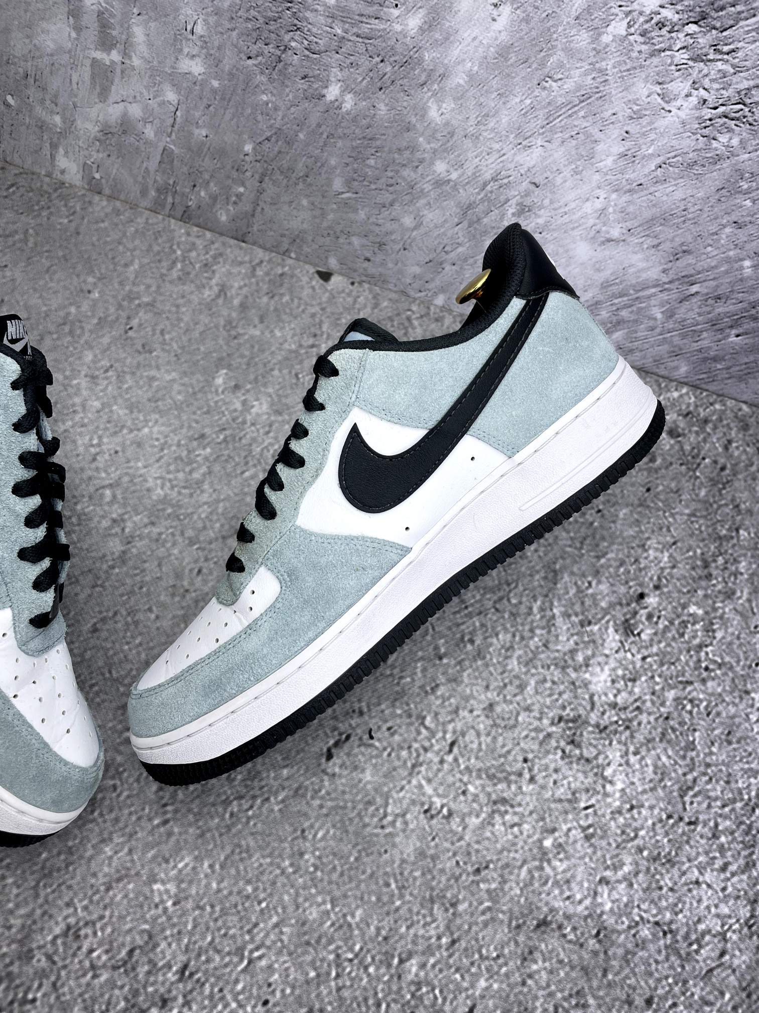 Nike Air Force 1 '07 LV8 Light Armory Blue - buty sportowe, wewnętrzny panel prawego buta