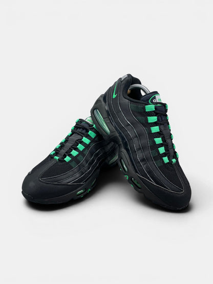 Nike Air Max 95 Green Shock — buty sportowe męskie w bardzo dobrym stanie rozmiar 42, boczny profil