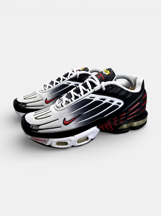 Nike Air Max Plus 3 Black Red - buty sportowe, widok z boku