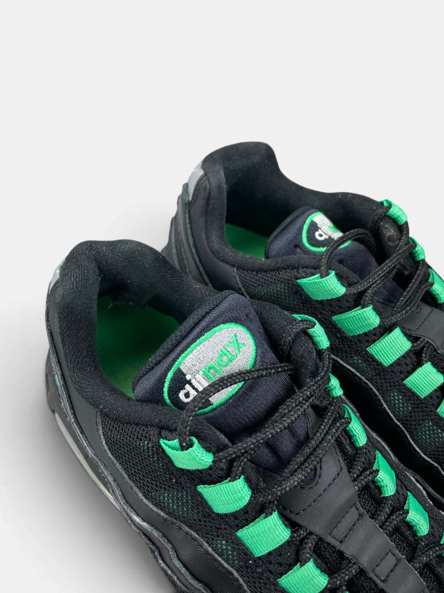 Nike Air Max 95 Green Shock — buty sportowe męskie w bardzo dobrym stanie rozmiar 42, zapiętki butów