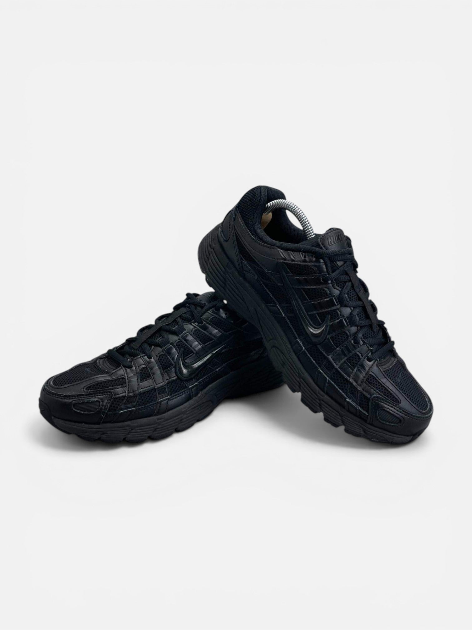 Nike P-6000 Black — buty sportowe męskie w bardzo dobrym stanie rozmiar 42, boczny profil