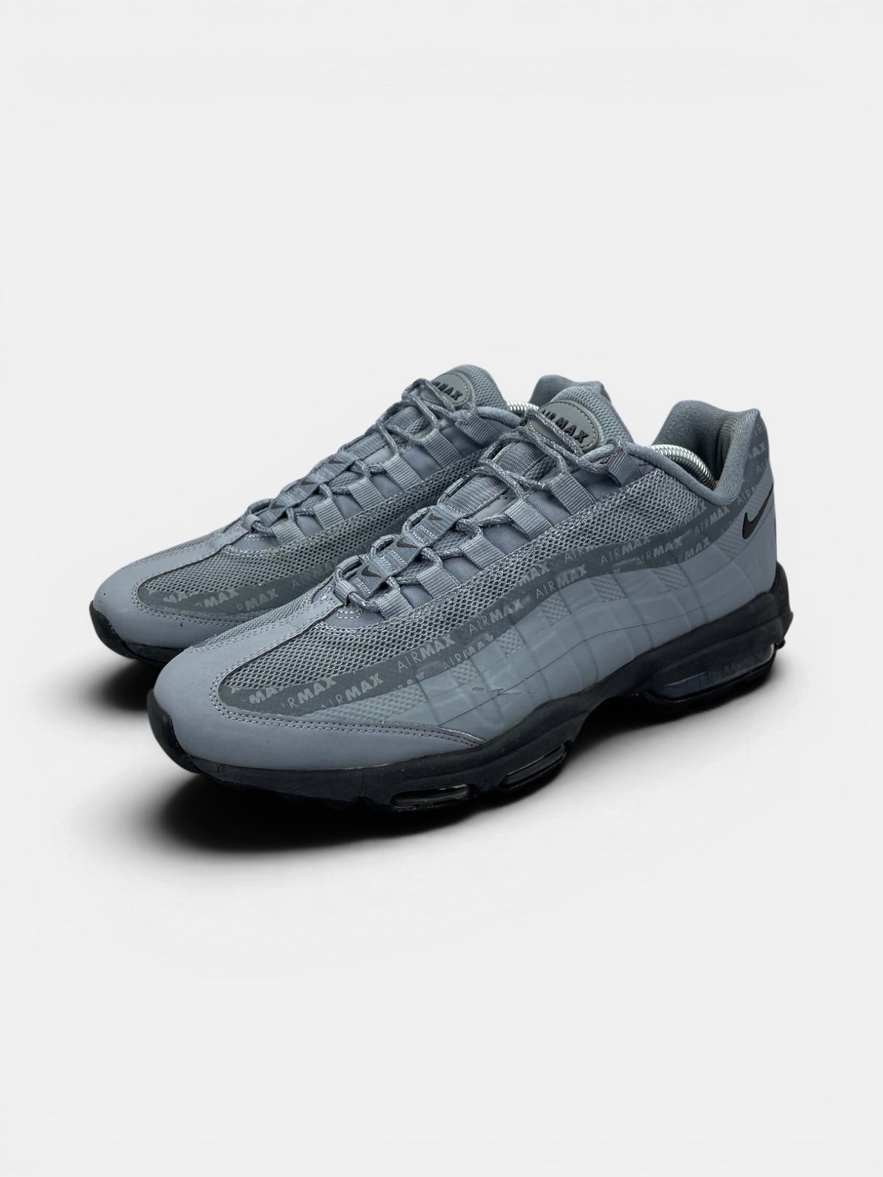 Nike Air Max 95 Ultra Cool Grey — buty sportowe męskie w bardzo dobrym stanie rozmiar 44, widok z boku