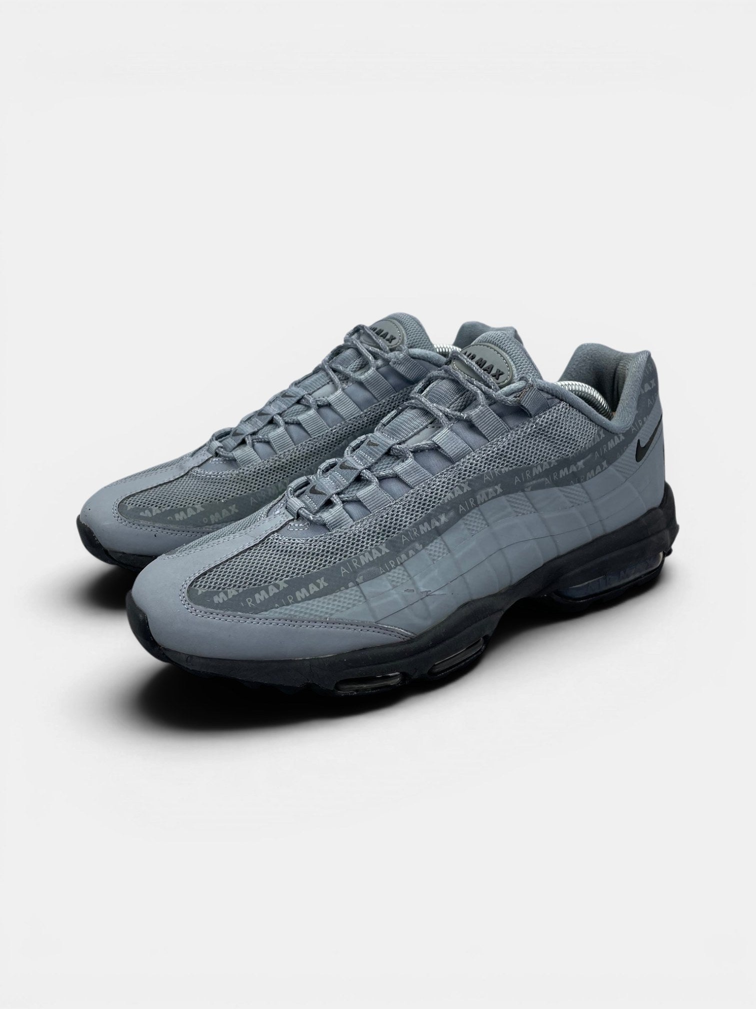 Nike Air Max 95 Ultra Cool Grey — buty sportowe męskie w bardzo dobrym stanie rozmiar 44, widok z boku