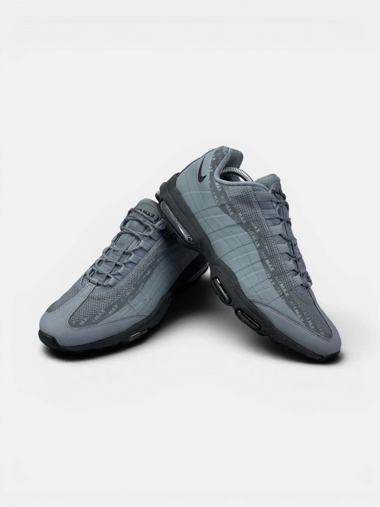 Nike Air Max 95 Ultra Cool Grey — buty sportowe męskie w bardzo dobrym stanie rozmiar 44, boczny profil