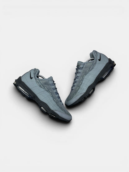 Nike Air Max 95 Ultra Cool Grey — buty sportowe męskie w bardzo dobrym stanie rozmiar 44, widok z góry na zewnętrzną stronę butów