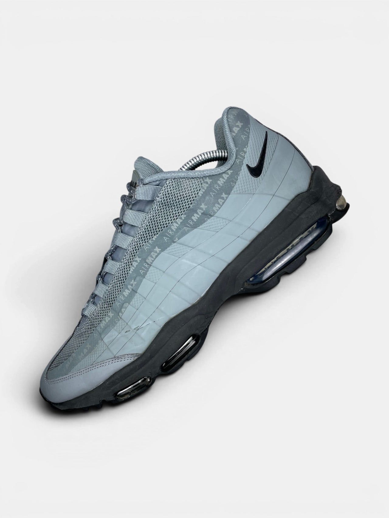 Nike Air Max 95 Ultra Cool Grey — buty sportowe męskie w bardzo dobrym stanie rozmiar 44, widok z góry na wewnętrzną stronę butów