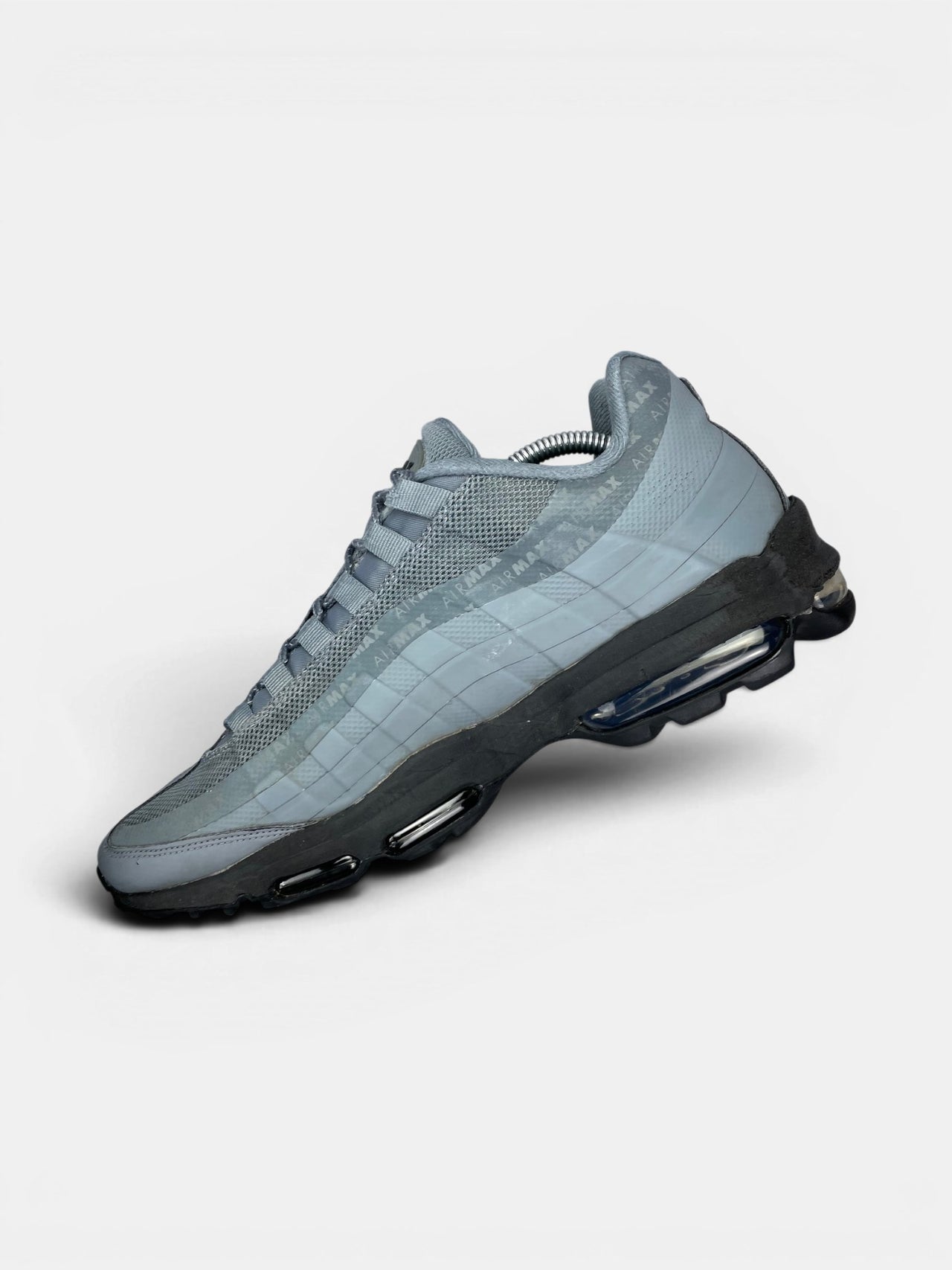 Nike Air Max 95 Ultra Cool Grey — buty sportowe męskie w bardzo dobrym stanie rozmiar 44, wewnętrzny panel prawego buta