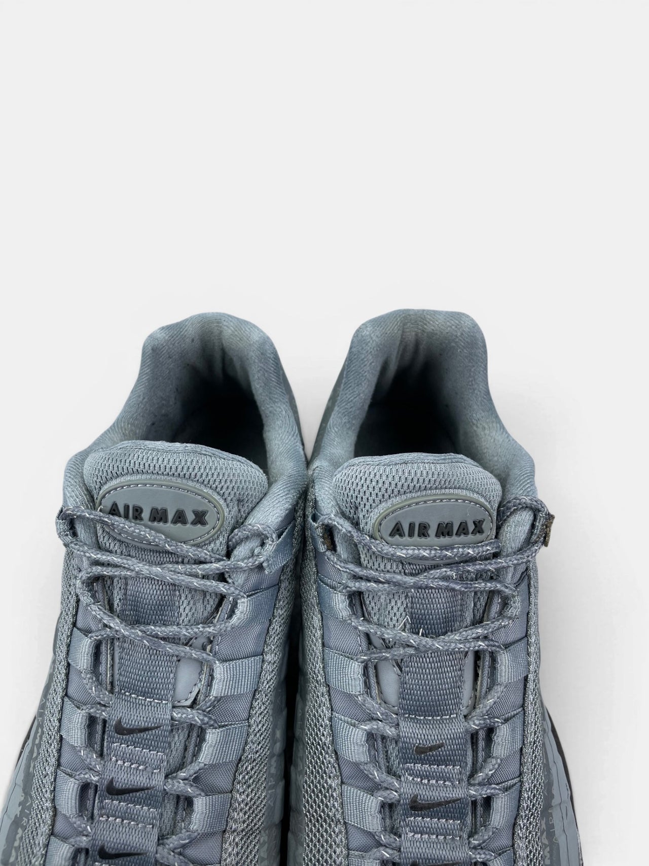 Nike Air Max 95 Ultra Cool Grey — buty sportowe męskie w bardzo dobrym stanie rozmiar 44, zapiętki butów