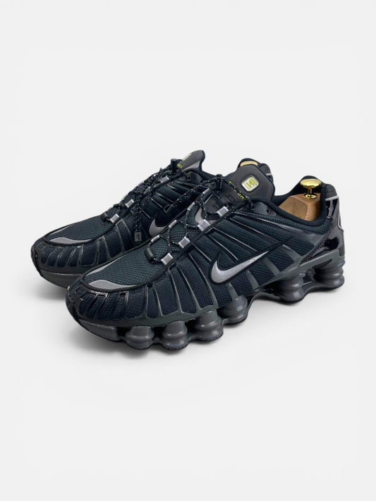 Nike Shox TL Black Iron Grey - buty sportowe, widok z boku
