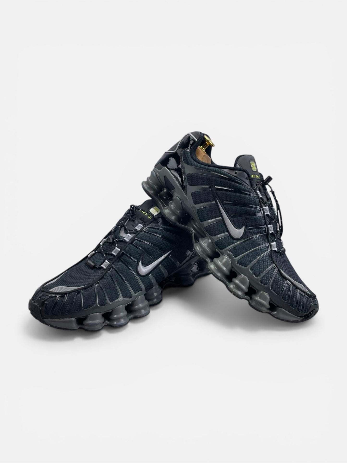 Nike Shox TL Black Iron Grey - buty sportowe, boczny profil