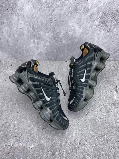 Nike Shox TL Black Iron Grey - buty sportowe, widok z góry na wewnętrzną stronę butów
