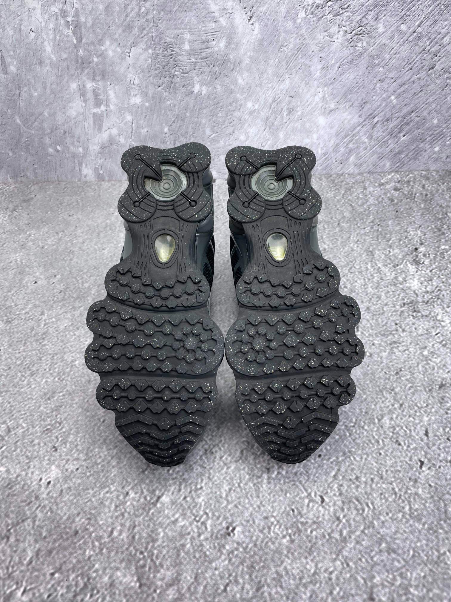 Nike Shox TL Black Iron Grey - buty sportowe, podeszwa