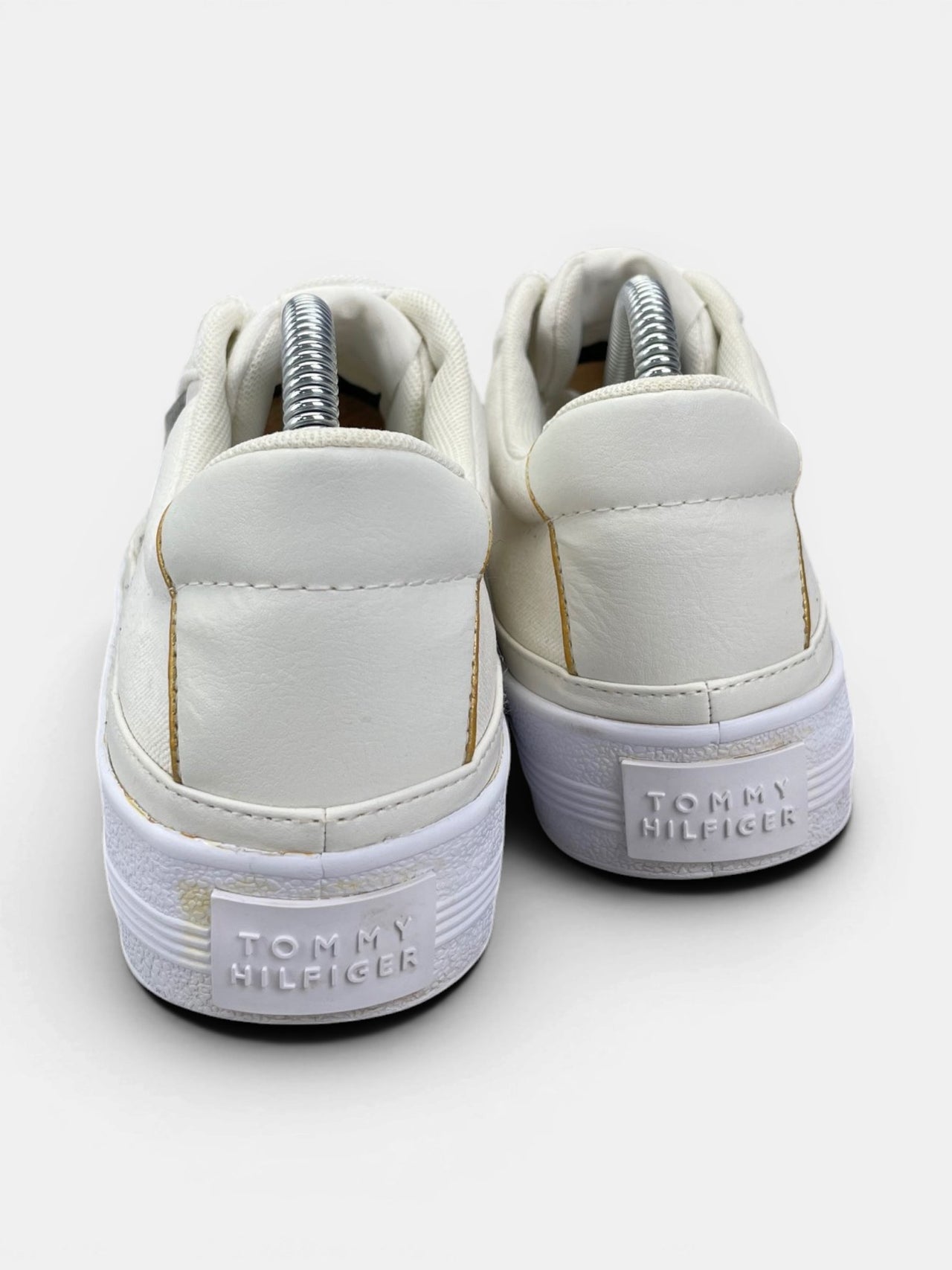 Tommy Hilfiger Sneakers — buty sportowe damskie w bardzo dobrym stanie rozmiar 42, widok z tyłu
