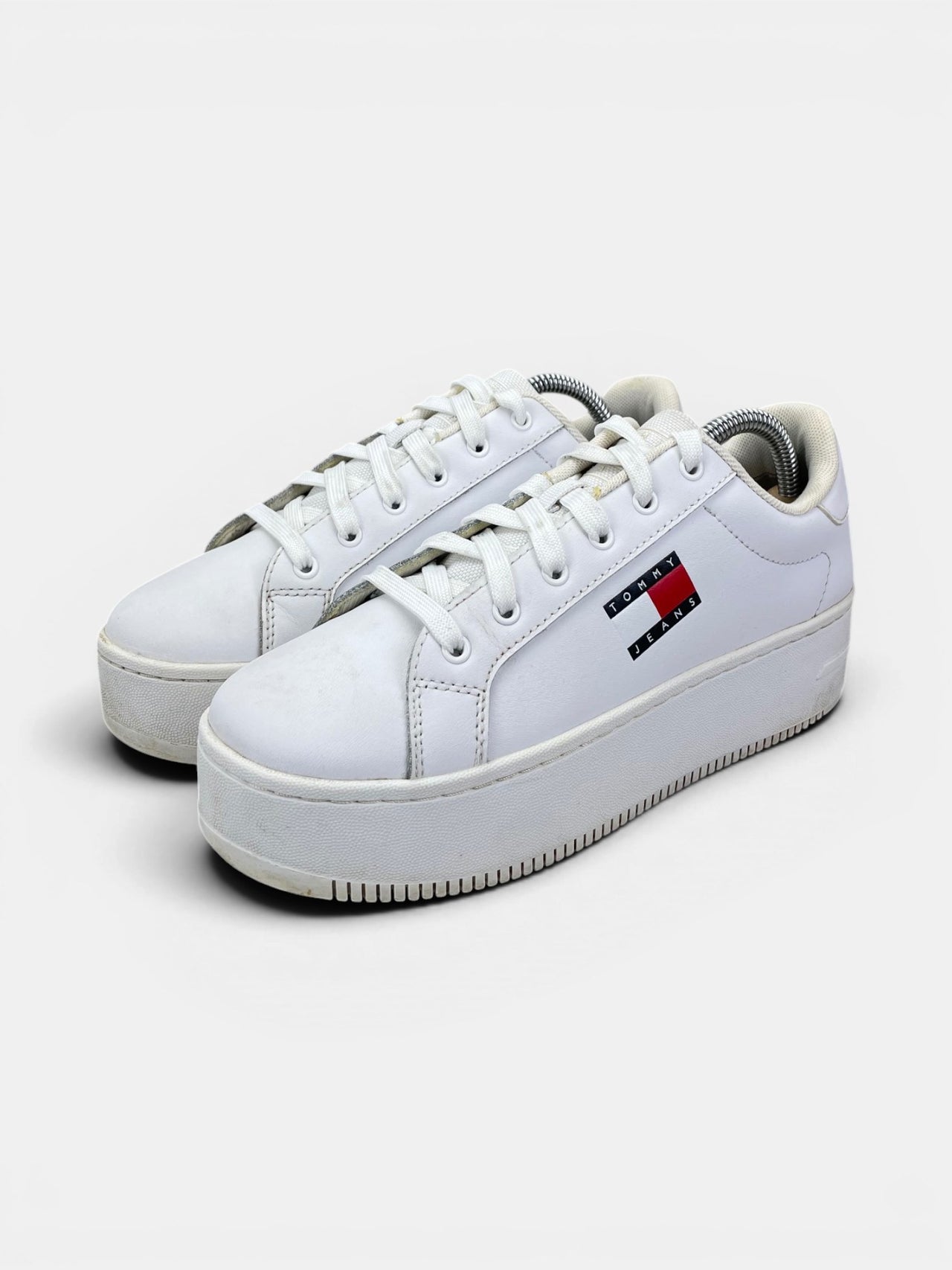 Tommy Hilfiger Platform Sneakers — buty sportowe damskie w bardzo dobrym stanie rozmiar 38, widok z boku