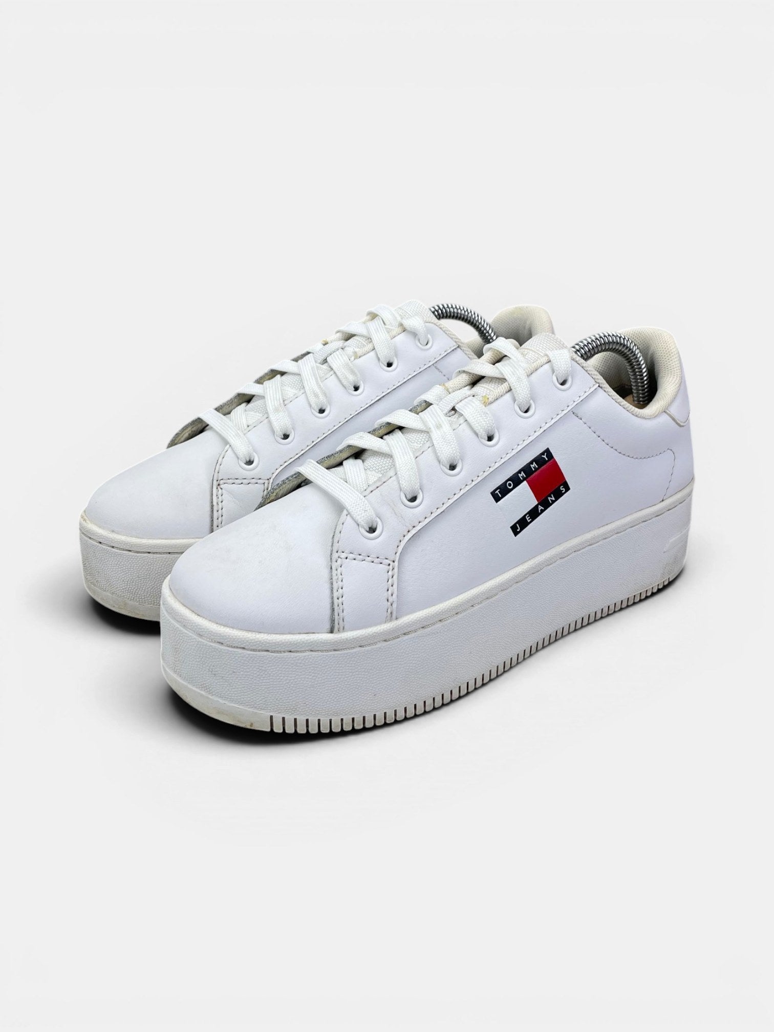 Tommy Hilfiger Platform Sneakers — buty sportowe damskie w bardzo dobrym stanie rozmiar 38, widok z boku