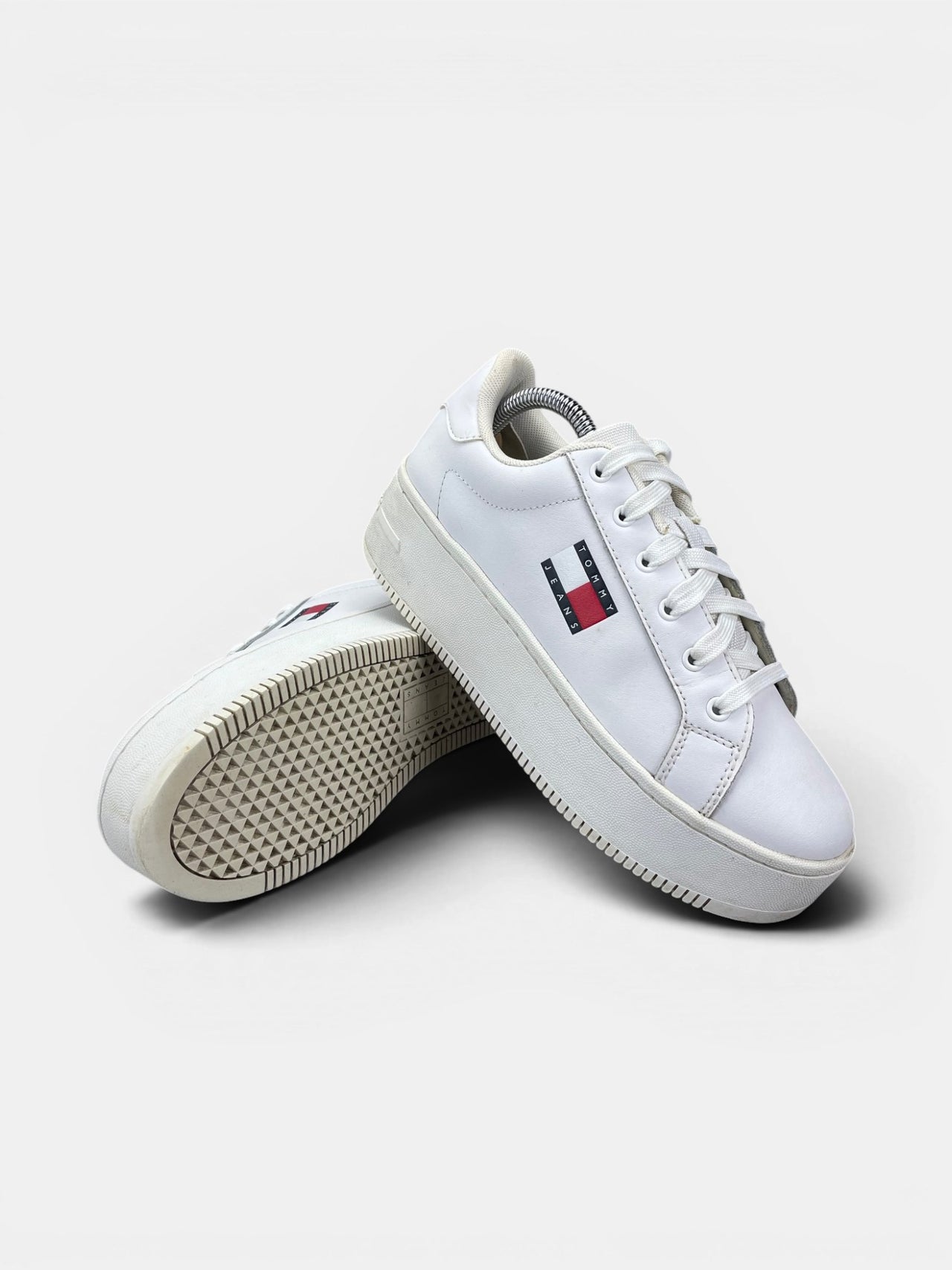 Tommy Hilfiger Platform Sneakers — buty sportowe damskie w bardzo dobrym stanie rozmiar 38, boczny profil
