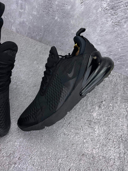 Nike Air Max 270 Triple Black — buty sportowe męskie w bardzo dobrym stanie rozmiar 47.5, zewnętrzny panel lewego buta