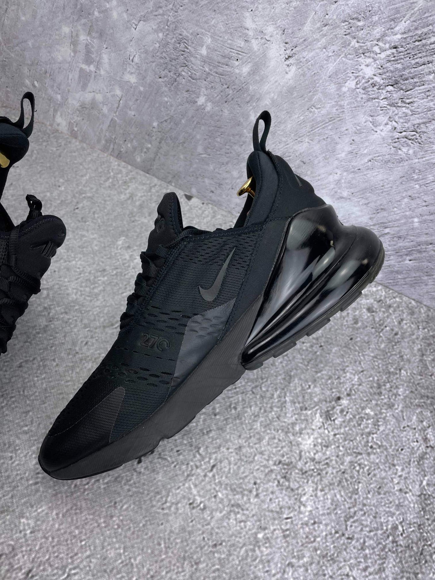 Nike Air Max 270 Triple Black — buty sportowe męskie w bardzo dobrym stanie rozmiar 47.5, wewnętrzny panel prawego buta