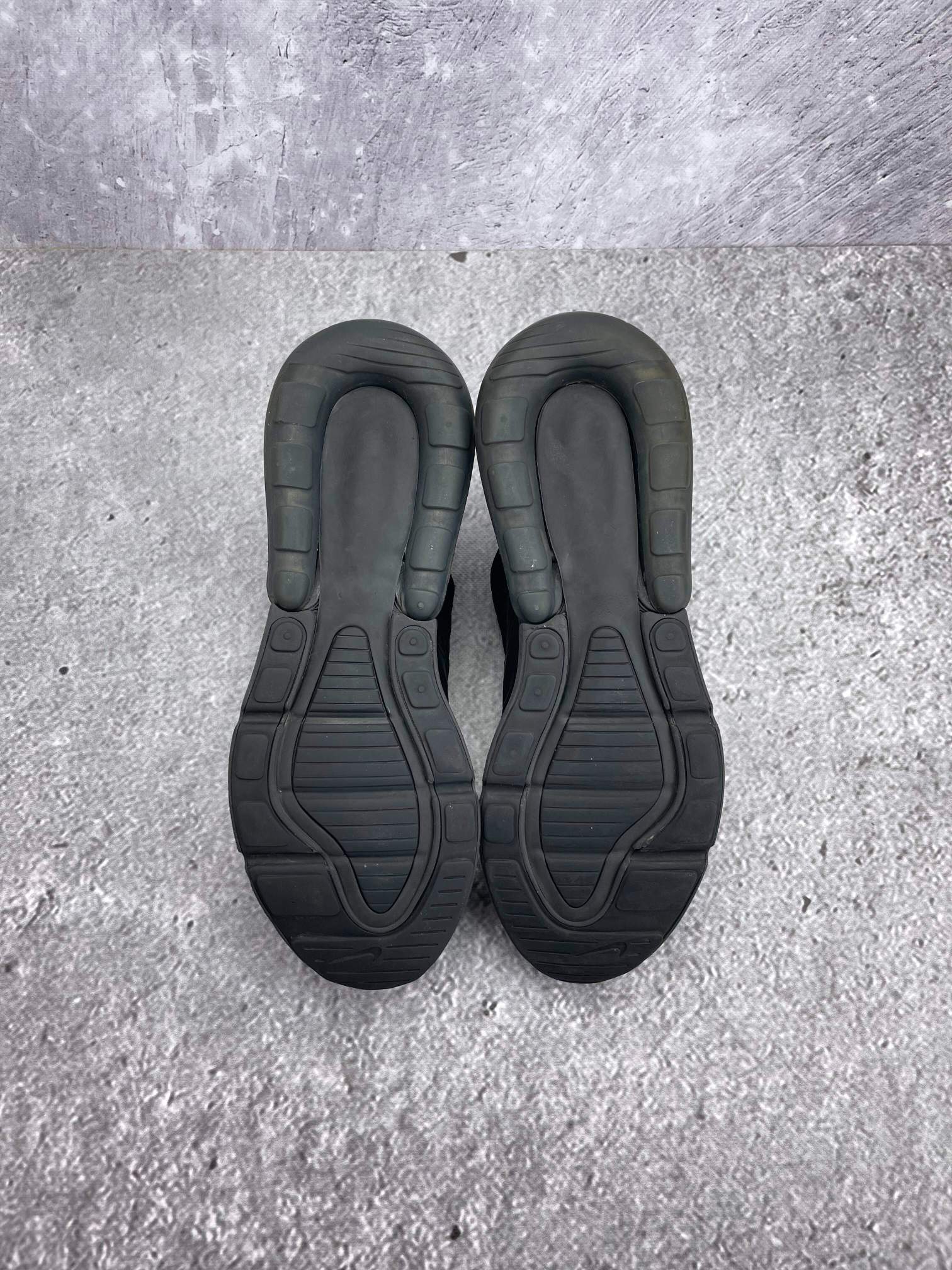 Nike Air Max 270 Triple Black — buty sportowe męskie w bardzo dobrym stanie rozmiar 47.5, podeszwa