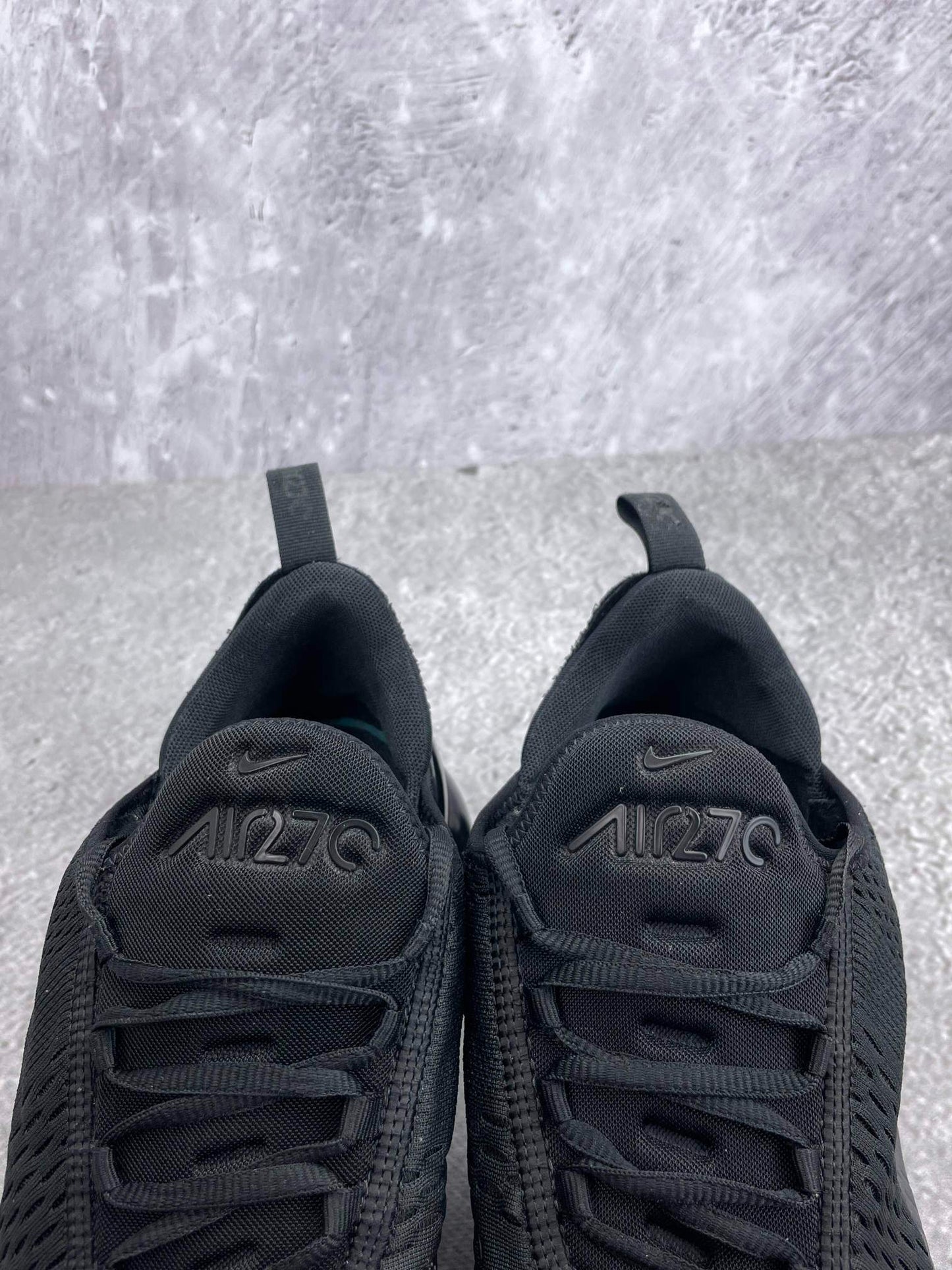 Nike Air Max 270 Triple Black — buty sportowe męskie w bardzo dobrym stanie rozmiar 47.5, zapiętki butów