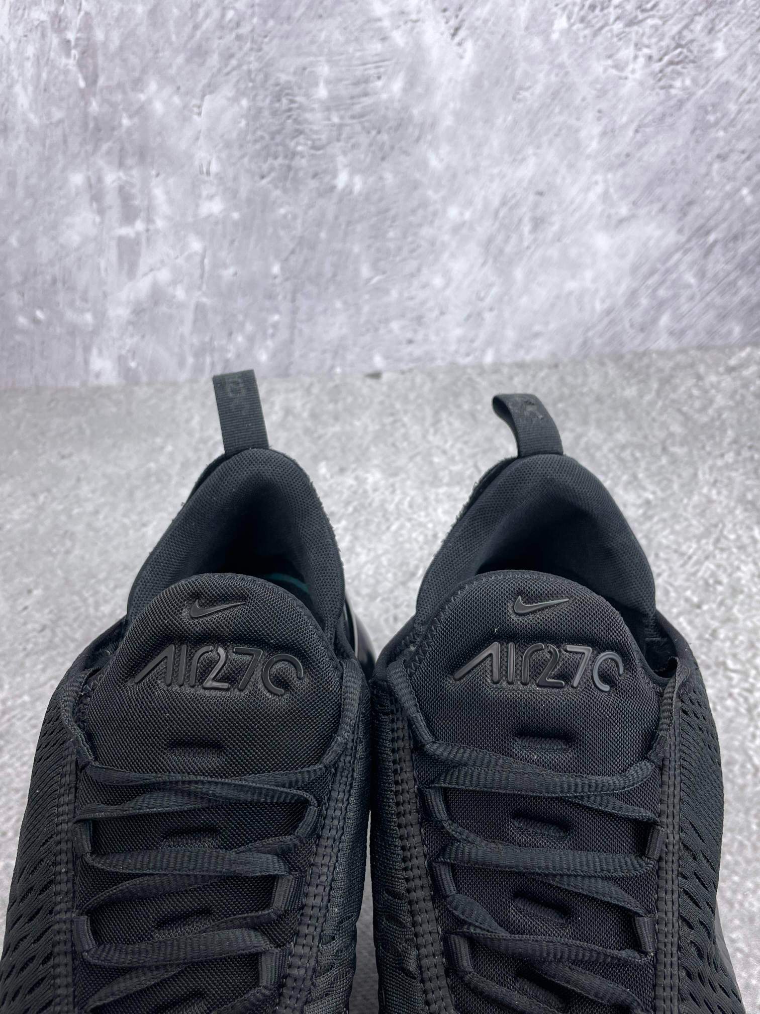 Nike Air Max 270 Triple Black — buty sportowe męskie w bardzo dobrym stanie rozmiar 47.5, zapiętki butów