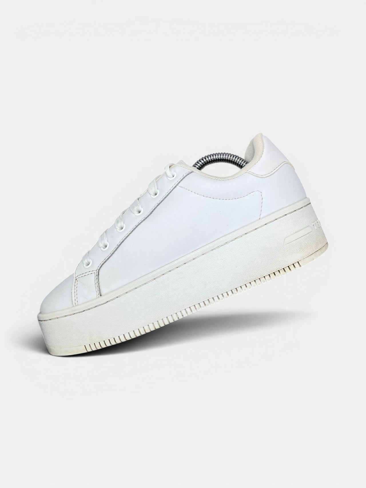 Tommy Hilfiger Platform Sneakers — buty sportowe damskie w bardzo dobrym stanie rozmiar 38, wewnętrzny panel prawego buta