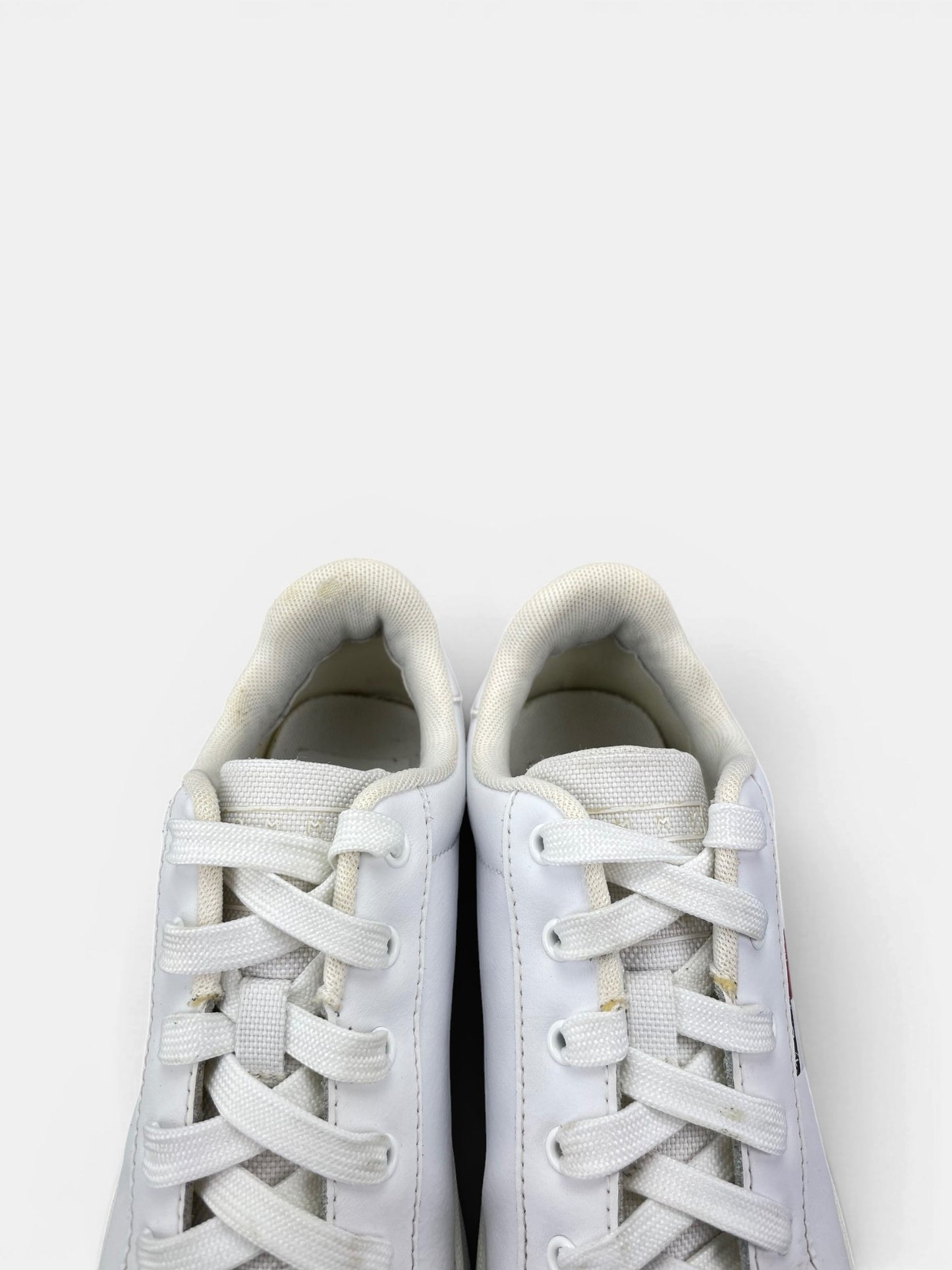 Tommy Hilfiger Platform Sneakers — buty sportowe damskie w bardzo dobrym stanie rozmiar 38, zapiętki butów