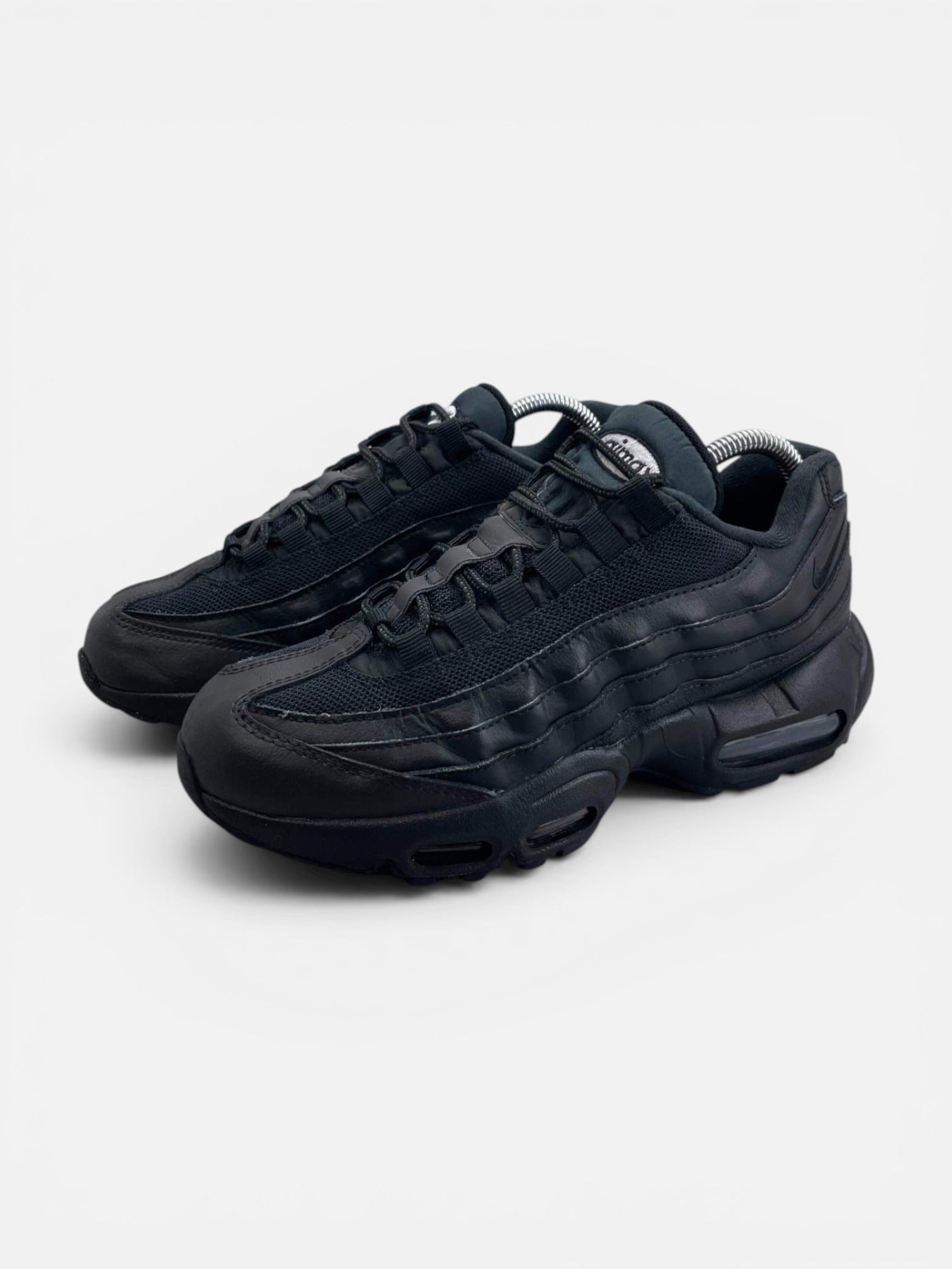 Nike Air Max 95 Recraft Triple Black — buty sportowe damskie w bardzo dobrym stanie rozmiar 39, widok z boku