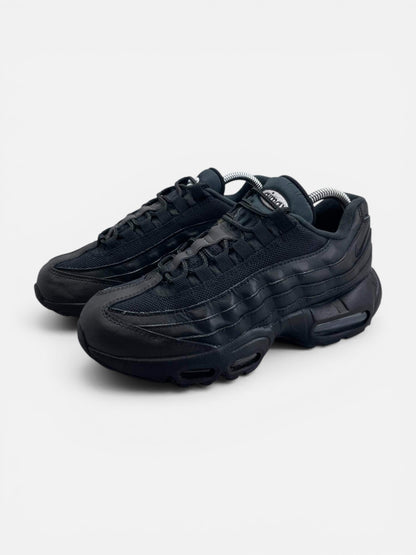 Nike Air Max 95 Recraft Triple Black — buty sportowe damskie w bardzo dobrym stanie rozmiar 39, widok z boku