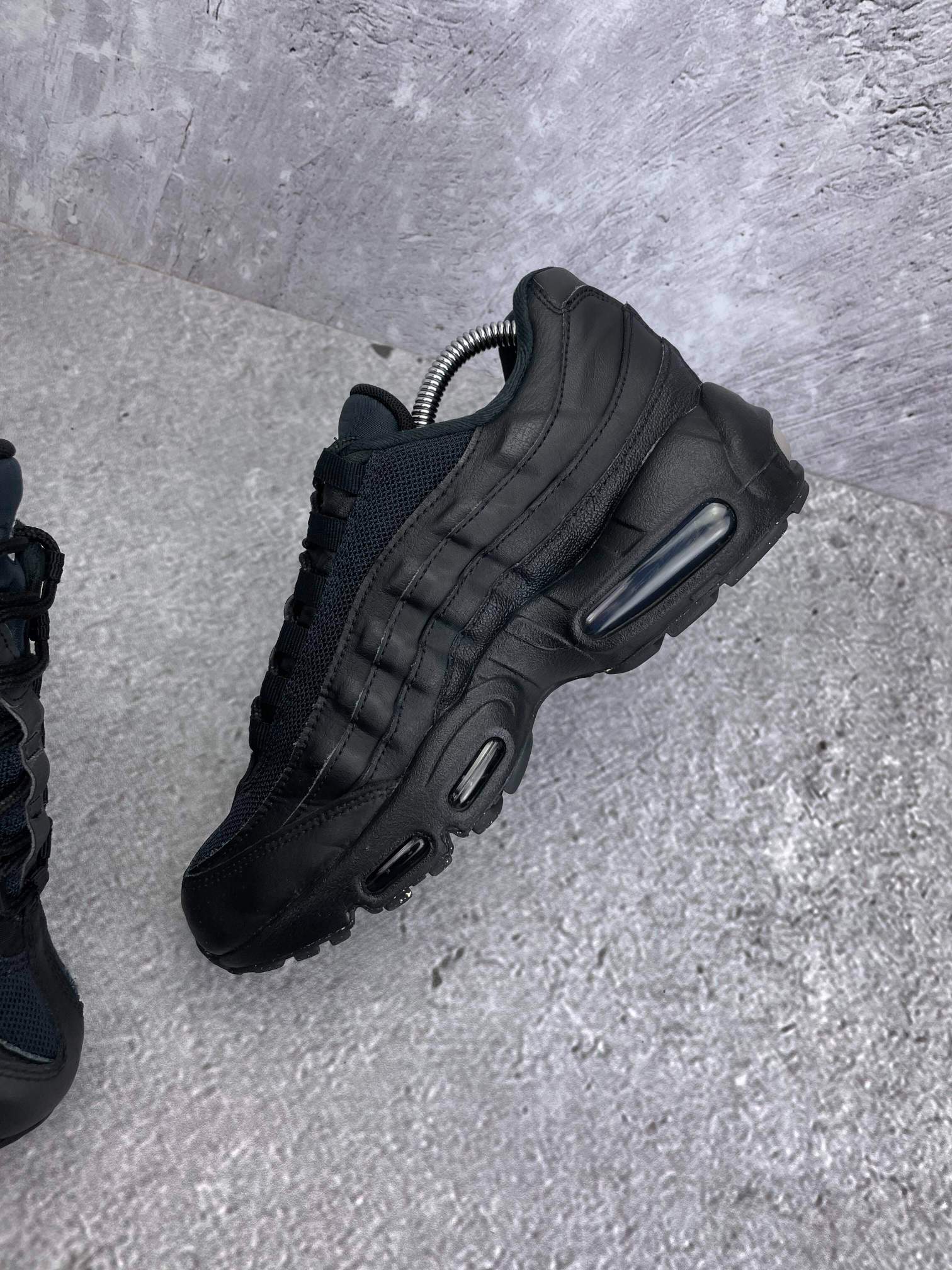Nike Air Max 95 Recraft Triple Black — buty sportowe damskie w bardzo dobrym stanie rozmiar 39, wewnętrzny panel prawego buta