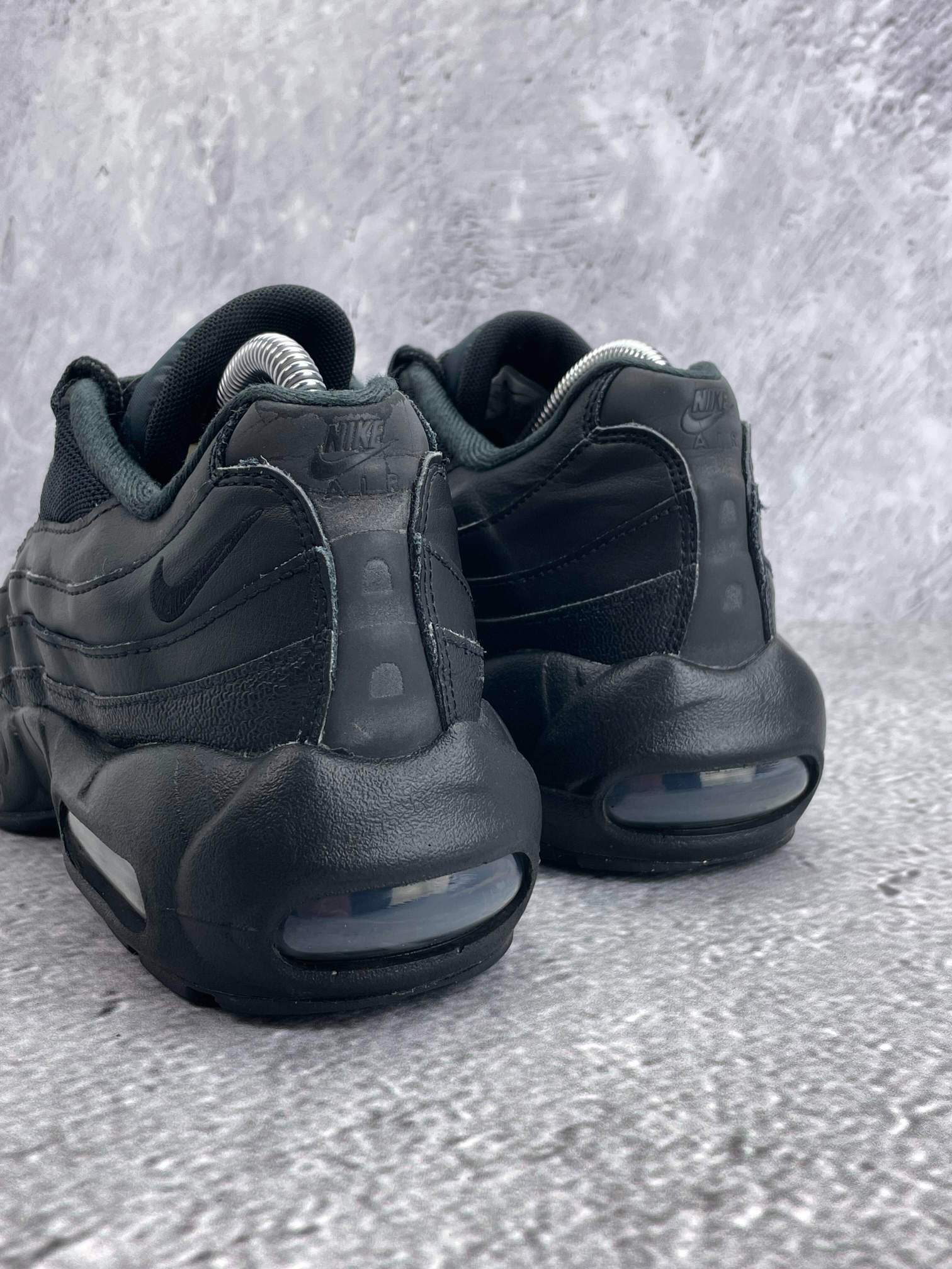 Nike Air Max 95 Recraft Triple Black — buty sportowe damskie w bardzo dobrym stanie rozmiar 39, widok z tyłu