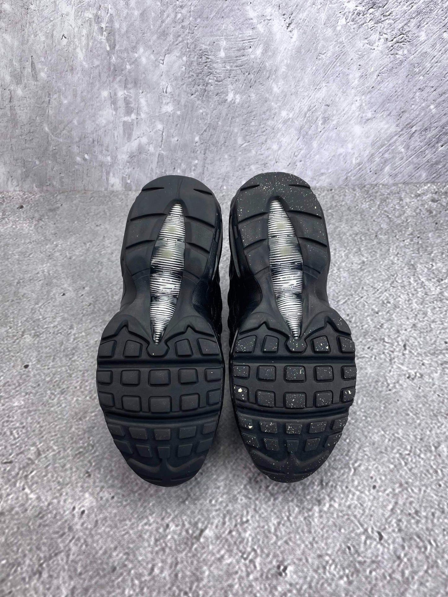 Nike Air Max 95 Recraft Triple Black — buty sportowe damskie w bardzo dobrym stanie rozmiar 39, podeszwa
