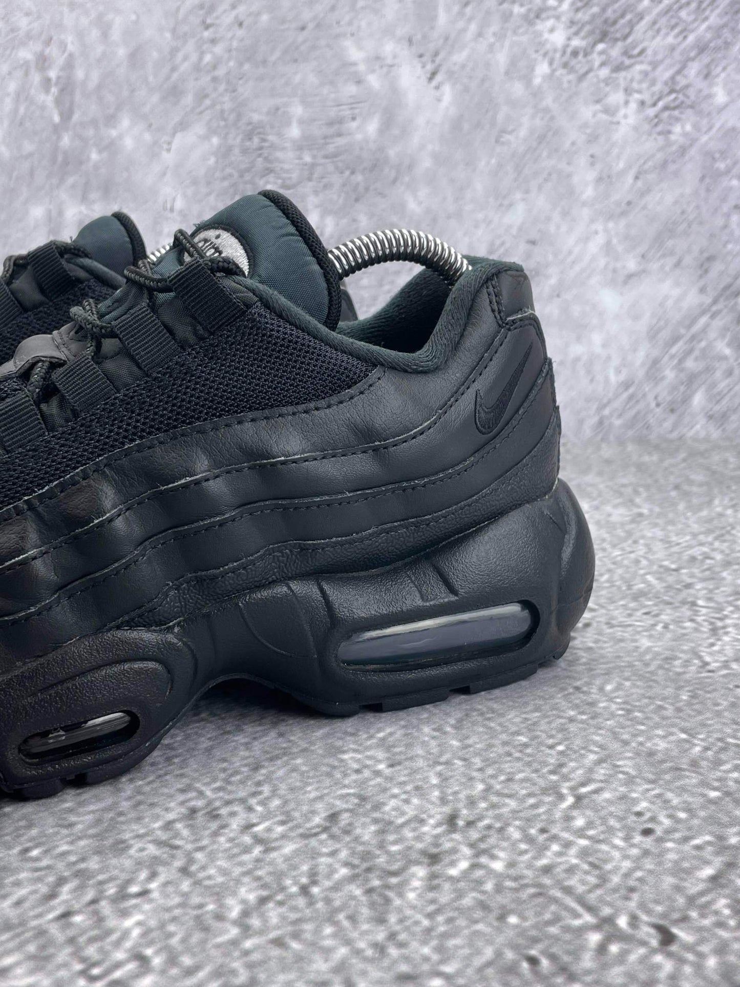 Nike Air Max 95 Recraft Triple Black — buty sportowe damskie w bardzo dobrym stanie rozmiar 39, opcjonalne zdjęcie 1