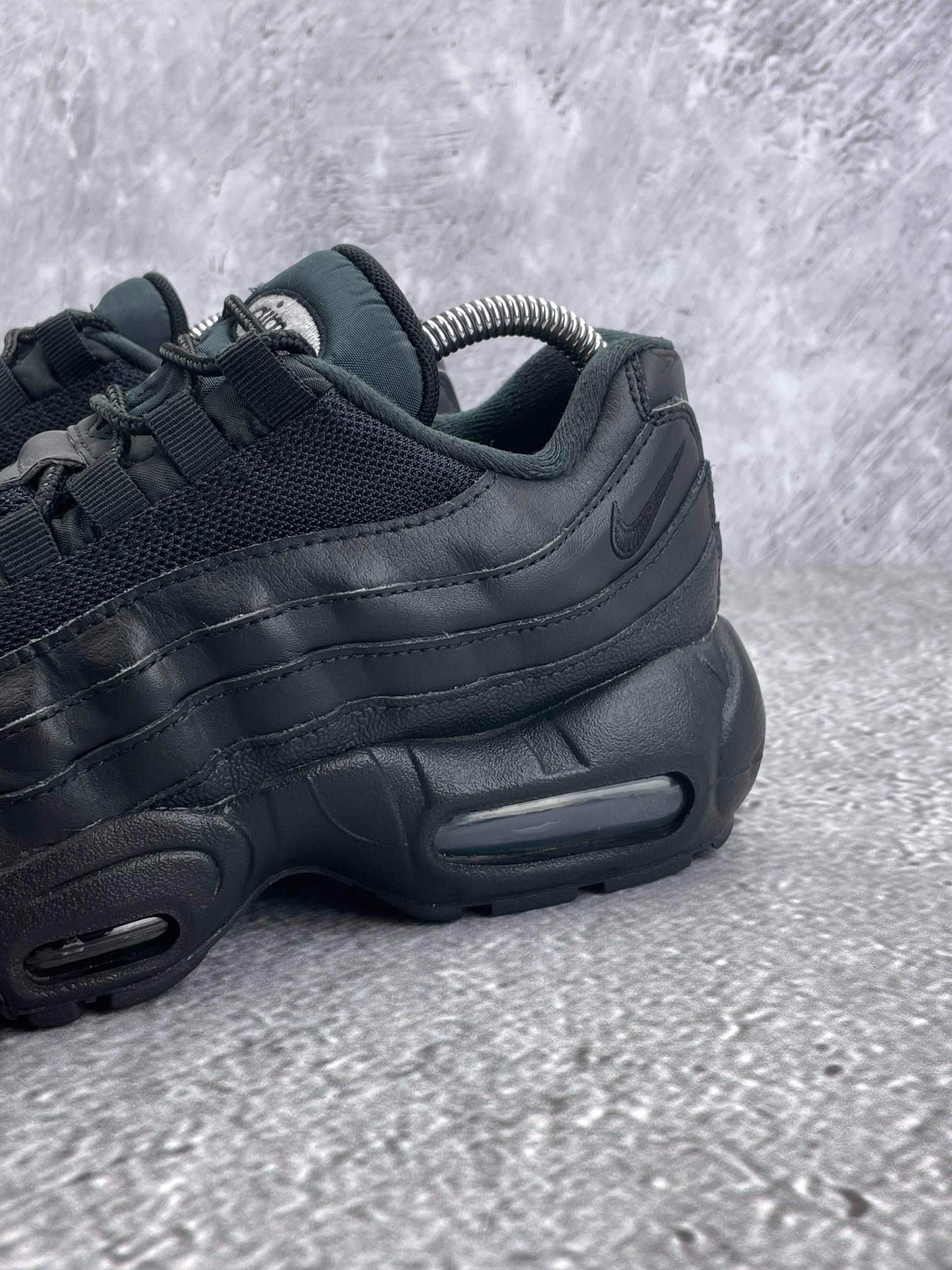 Nike Air Max 95 Recraft Triple Black — buty sportowe damskie w bardzo dobrym stanie rozmiar 39, opcjonalne zdjęcie 1