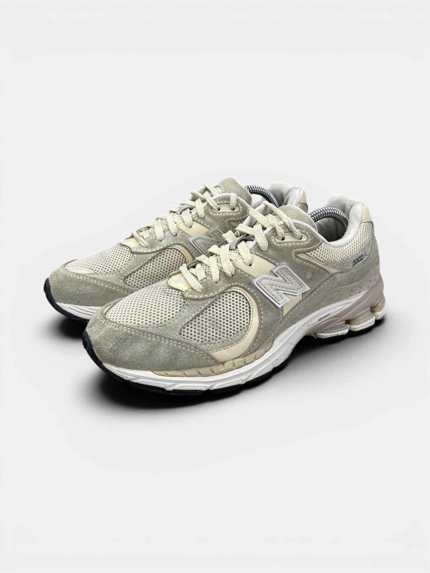 New Balance 2002R — buty sportowe damskie w bardzo dobrym stanie rozmiar 38, widok z boku
