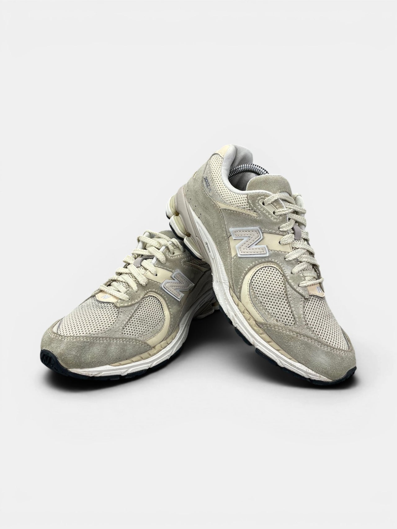 New Balance 2002R — buty sportowe damskie w bardzo dobrym stanie rozmiar 38, boczny profil