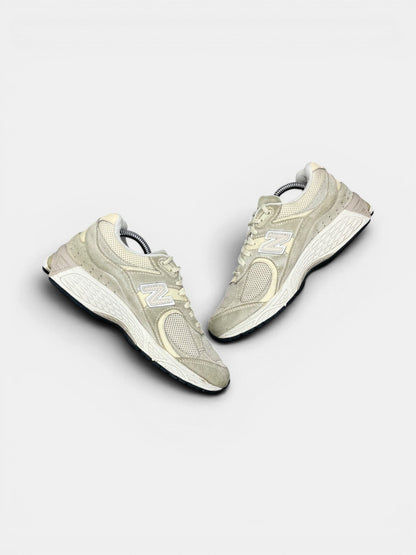 New Balance 2002R — buty sportowe damskie w bardzo dobrym stanie rozmiar 38, zewnętrzny panel prawego buta