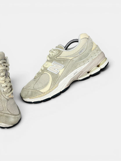 New Balance 2002R — buty sportowe damskie w bardzo dobrym stanie rozmiar 38, widok z góry na wewnętrzną stronę butów