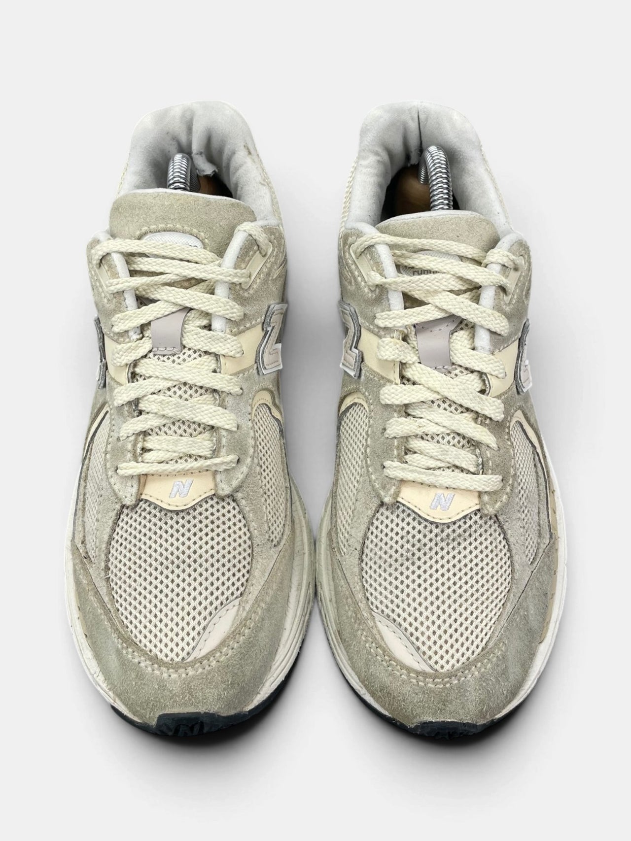 New Balance 2002R — buty sportowe damskie w bardzo dobrym stanie rozmiar 38, widok z góry
