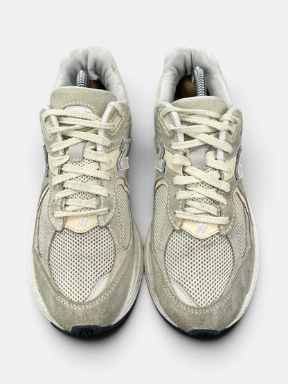 New Balance 2002R — buty sportowe damskie w bardzo dobrym stanie rozmiar 38, widok z góry