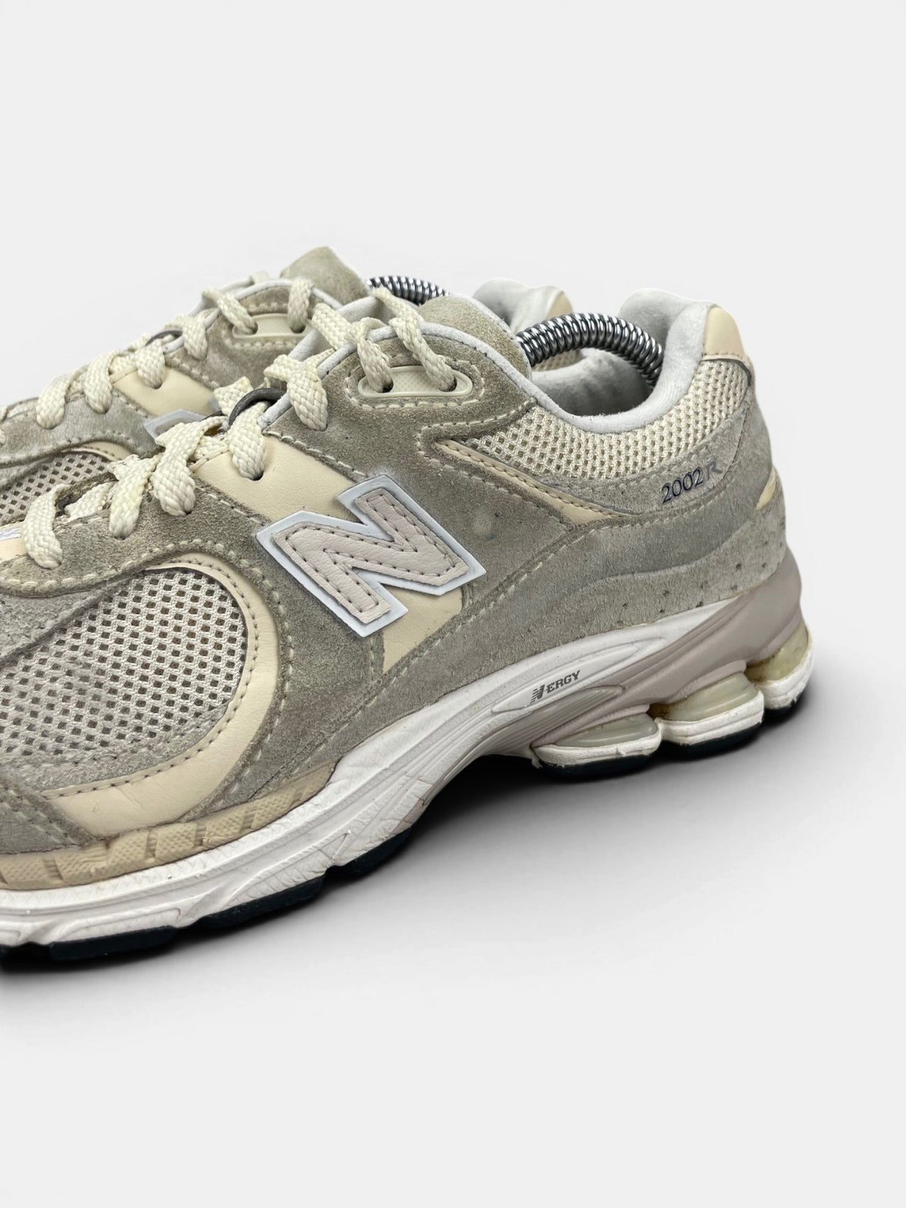 New Balance 2002R — buty sportowe damskie w bardzo dobrym stanie rozmiar 38, zapiętki butów