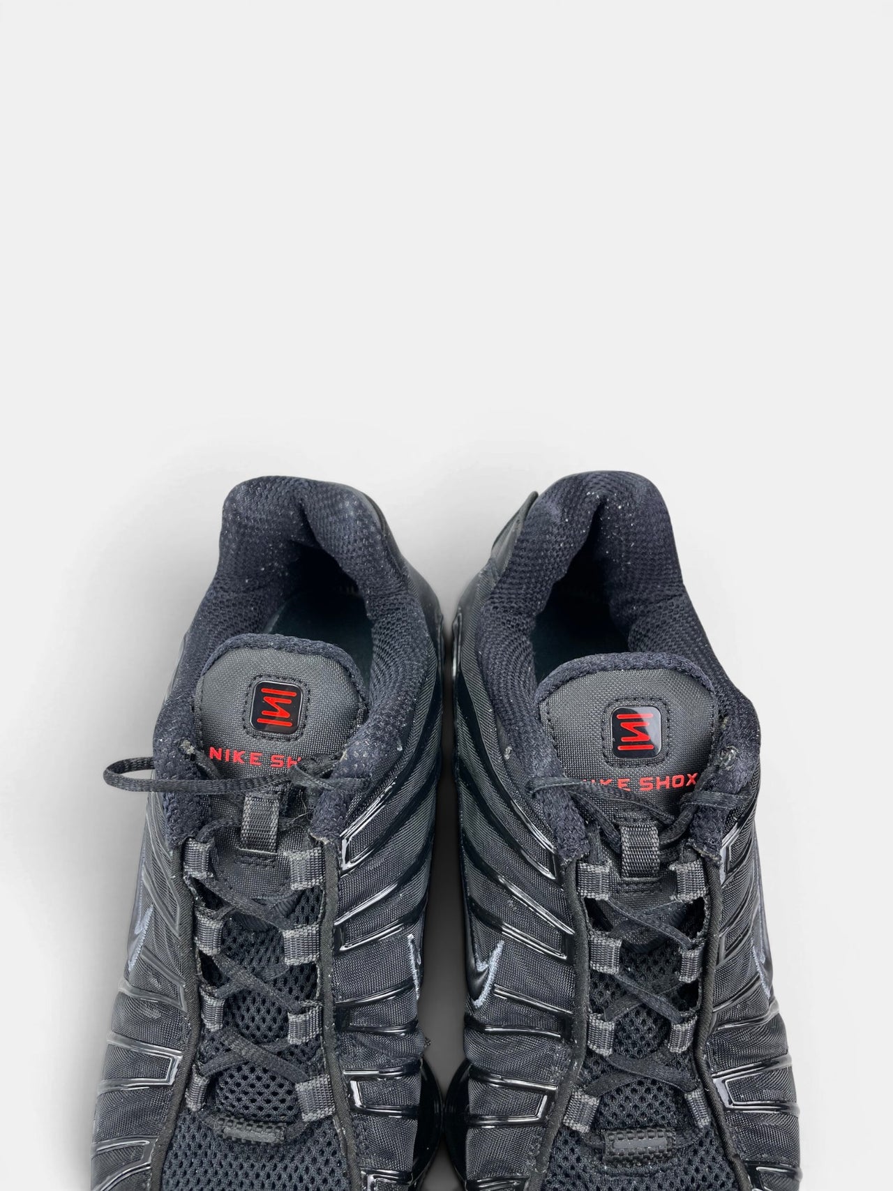 Nike Shox TL Metallic Hematite — buty sportowe męskie w bardzo dobrym stanie rozmiar 44, zapiętki butów