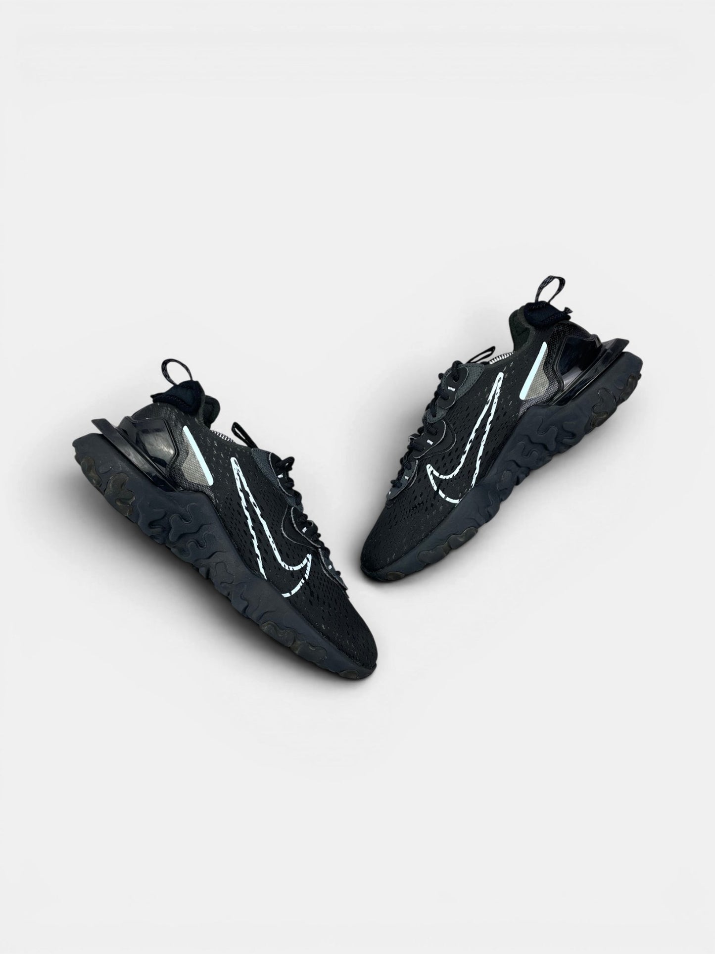 Nike React Vision Black Celestine Blue — buty sportowe męskie w bardzo dobrym stanie rozmiar 42, zewnętrzny panel prawego buta