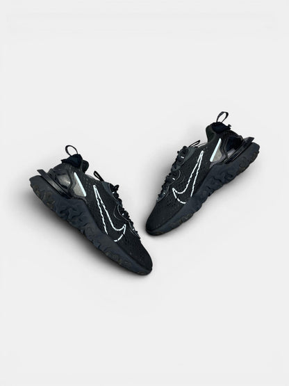 Nike React Vision Black Celestine Blue — buty sportowe męskie w bardzo dobrym stanie rozmiar 42, zewnętrzny panel prawego buta