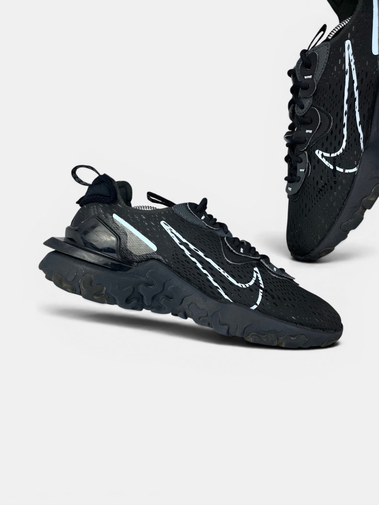 Nike React Vision Black Celestine Blue — buty sportowe męskie w bardzo dobrym stanie rozmiar 42, wewnętrzny panel lewego buta