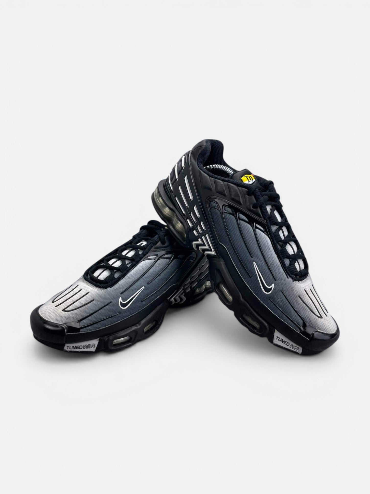 Nike Air Max Plus 3 Black White — buty sportowe męskie w bardzo dobrym stanie rozmiar 42.5, boczny profil